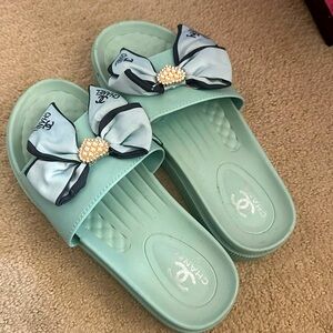 Cute flip-flops size 38 women’s gently used as is condition